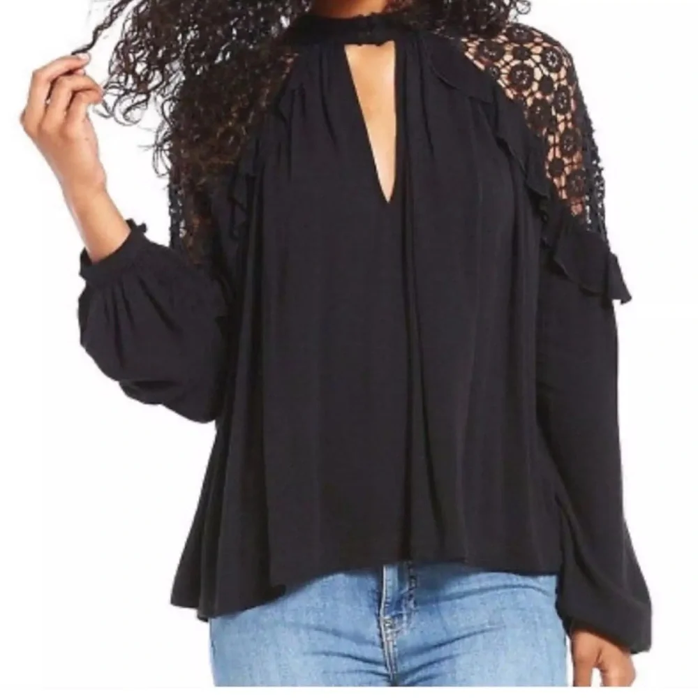 Free People Little Bit of Love Black Lace Ruffle Long Sleeved Blouse EUC Sz XS